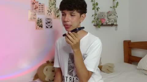 Snapshot of cuddly_twinkie chatting on 05-18-26, 06:41 Cuddly online show from 05-18-26, 06:41