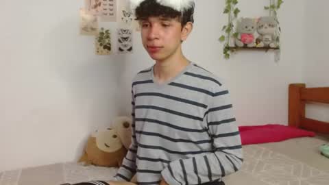 Snapshot of cuddly_twinkie chatting on 06-14-26, 01:46 Cuddly online show from 06-14-26, 01:46
