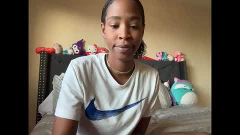 Snapshot of cum2charmxx chatting on 09-13-25, 02:06 cum2charmxx online show from 09-13-25, 02:06