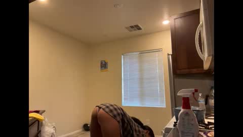 Snapshot of cum2charmxx chatting on 09-27-25, 03:17 cum2charmxx online show from 09-27-25, 03:17