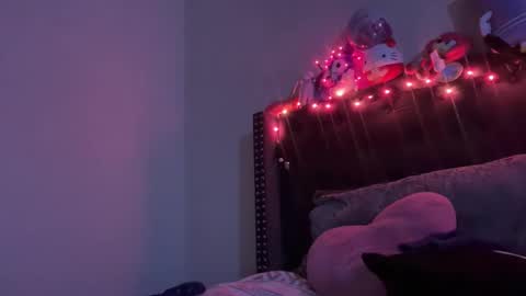 Snapshot of cum2charmxx chatting on 10-23-25, 02:22 cum2charmxx online show from 10-23-25, 02:22