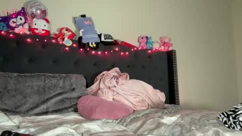 Snapshot of cum2charmxx chatting on 10-26-25, 01:28 cum2charmxx online show from 10-26-25, 01:28