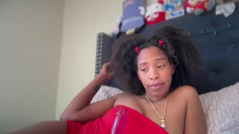 Snapshot of cum2charmxx chatting on 12-17-25, 06:36 cum2charmxx online show from 12-17-25, 06:36