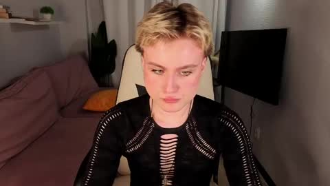 Ellio online show from 05-04-26, 01:18