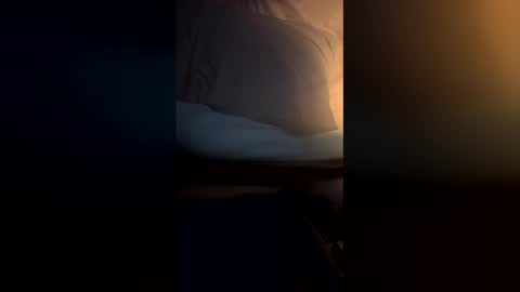 Snapshot of cumdonkey1992 chatting on 12-17-25, 06:41 Buck black online show from 12-17-25, 06:41