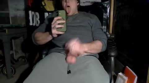 Snapshot of cumfacialxxx chatting on 12-21-25, 04:30 cumfacialxxx online show from 12-21-25, 04:30