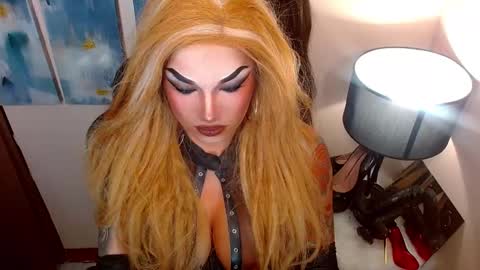 Snapshot of cumoffun chatting on 10-05-25, 11:08 Cattaleya online show from 10-05-25, 11:08