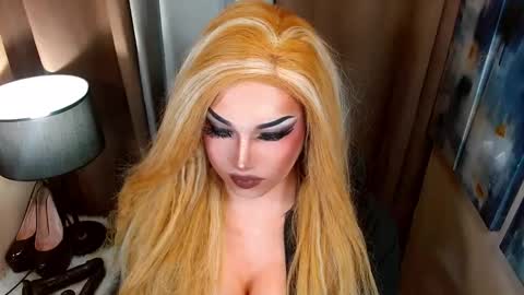 Snapshot of cumoffun chatting on 10-09-25, 08:45 Cattaleya online show from 10-09-25, 08:45