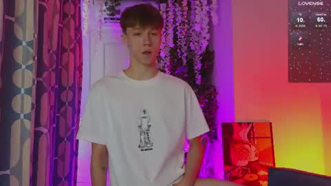 Snapshot of cumte_boy chatting on 06-26-26, 01:21 cumte_boy online show from 06-26-26, 01:21