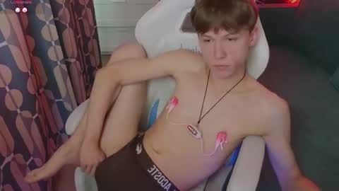 Snapshot of cumte_boy chatting on 07-12-26, 01:18 cumte_boy online show from 07-12-26, 01:18