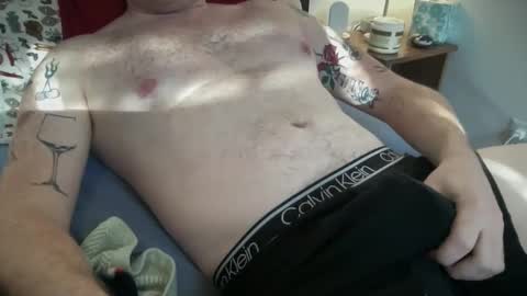 Snapshot of curiousmax18 chatting on 12-16-25, 05:40 Maxx online show from 12-16-25, 05:40