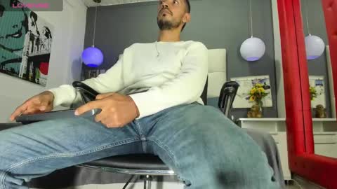 Snapshot of curiousskinny3 chatting on 02-16-25, 01:05 --Yeison-- online show from 02-16-25, 01:05