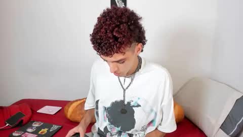 Snapshot of curlyytwink chatting on 10-09-25, 12:41 Noah online show from 10-09-25, 12:41