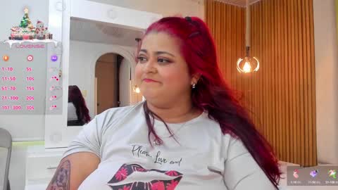 Snapshot of curvy_beauty_ chatting on 12-15-24, 02:27 Hanna online show from 12-15-24, 02:27
