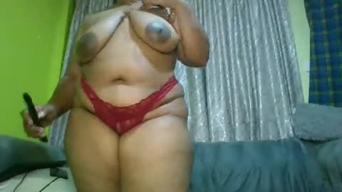 Snapshot of curvy_essie chatting on 01-31-25, 10:31 Essie online show from 01-31-25, 10:31