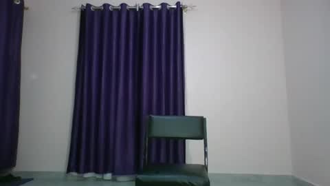 Snapshot of curvy_essie chatting on 02-20-25, 02:02 Essie online show from 02-20-25, 02:02