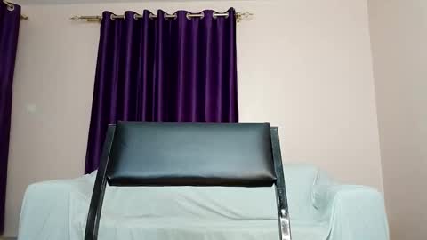 Snapshot of curvy_essie chatting on 09-09-25, 05:56 Essie online show from 09-09-25, 05:56