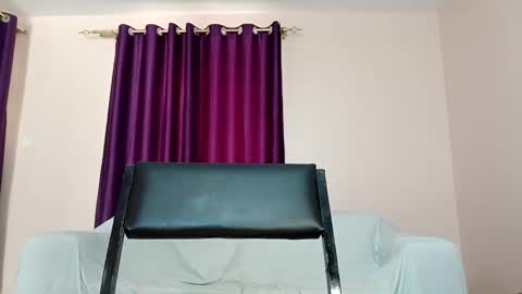 Snapshot of curvy_essie chatting on 09-10-25, 09:42 Essie online show from 09-10-25, 09:42