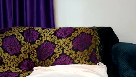 Snapshot of curvy_essie chatting on 11-17-25, 08:36 Essie online show from 11-17-25, 08:36