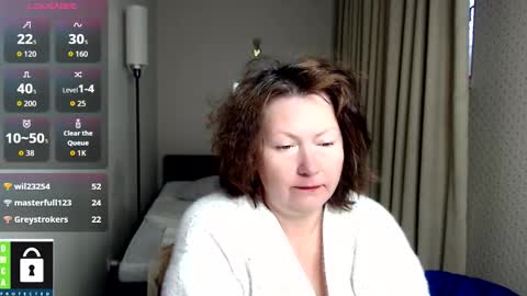 Snapshot of curvy_girlz chatting on 09-15-25, 02:00 curvy_girlz online show from 09-15-25, 02:00