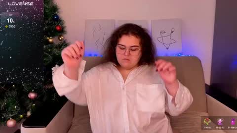 Snapshot of curvy_janie chatting on 12-17-24, 05:29 Jane online show from 12-17-24, 05:29