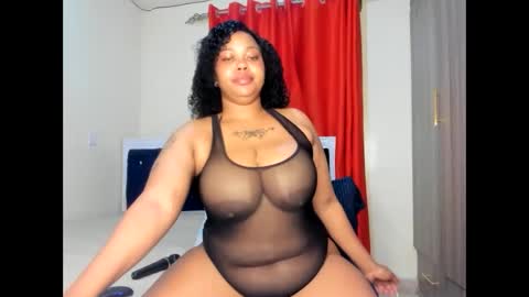 Snapshot of curvy_latoya chatting on 10-30-25, 10:43 Curvy Latoya online show from 10-30-25, 10:43
