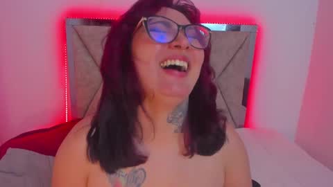 Snapshot of curvybaddie chatting on 03-07-25, 12:12 A online show from 03-07-25, 12:12