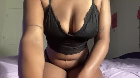 Snapshot of curvycutie1818 chatting on 12-18-24, 03:47 Curvycutie18 online show from 12-18-24, 03:47