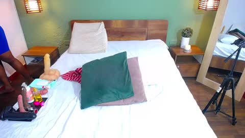 Snapshot of curvyebonyy_ chatting on 12-21-24, 07:27 Danna online show from 12-21-24, 07:27