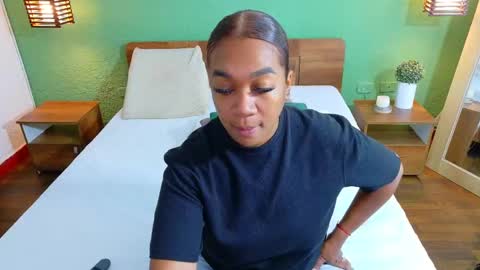 Snapshot of curvyebonyy_ chatting on 02-17-25, 01:53 Danna online show from 02-17-25, 01:53