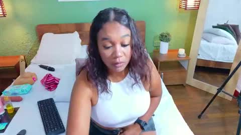 Snapshot of curvyebonyy_ chatting on 10-20-25, 07:58 Danna online show from 10-20-25, 07:58