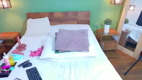 Snapshot of curvyebonyy_ chatting on 11-12-25, 06:19 Danna online show from 11-12-25, 06:19