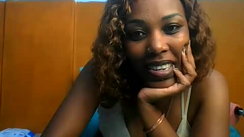Snapshot of curvylyin chatting on 05-09-26, 01:27 curvylyin online show from 05-09-26, 01:27