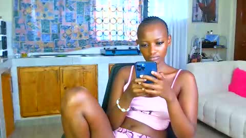 Snapshot of cute_annah chatting on 05-27-26, 06:43 cute annah online show from 05-27-26, 06:43