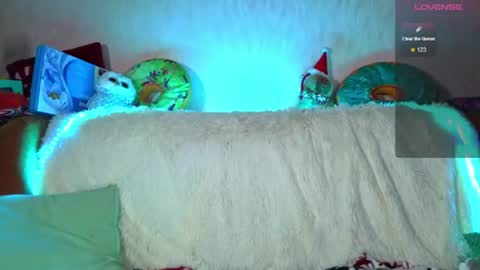 Snapshot of cute_betty chatting on 06-27-26, 12:22 Betty online show from 06-27-26, 12:22