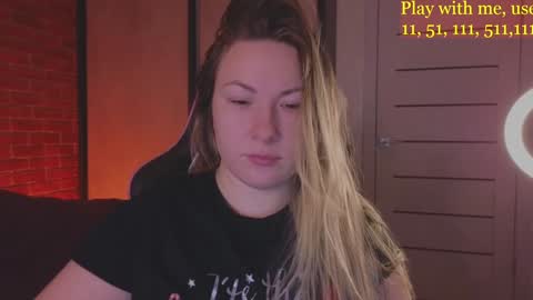 Snapshot of cute_darina chatting on 01-09-25, 01:39 Everyday stream in the same time online show from 01-09-25, 01:39