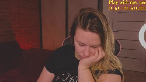 Snapshot of cute_darina chatting on 02-06-25, 01:38 Everyday stream in the same time online show from 02-06-25, 01:38