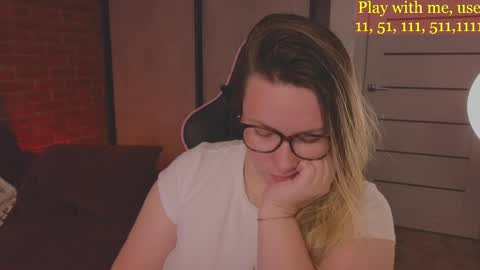 Snapshot of cute_darina chatting on 02-12-25, 05:05 Everyday stream in the same time online show from 02-12-25, 05:05