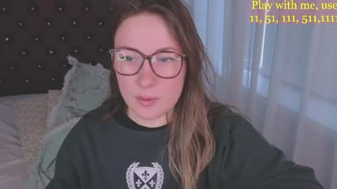 Everyday stream in the same time online show from 04-15-26, 01:45