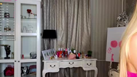 Snapshot of cute_fox_girl chatting on 10-10-25, 07:40 Anne online show from 10-10-25, 07:40