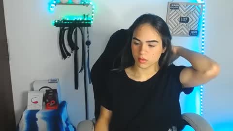 Snapshot of cute_horny12 chatting on 02-02-25, 05:53 Cute horny1 online show from 02-02-25, 05:53