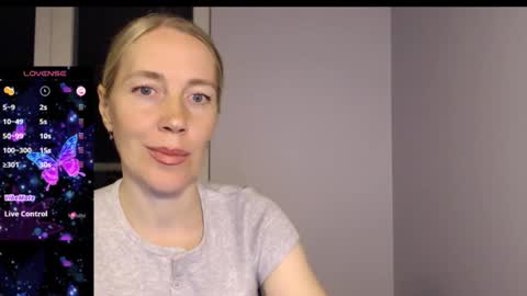 cute_lion_ online show from 09-27-25, 05:07