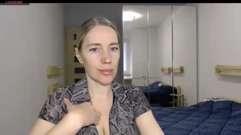 cute_lion_ online show from 12-20-25, 12:34