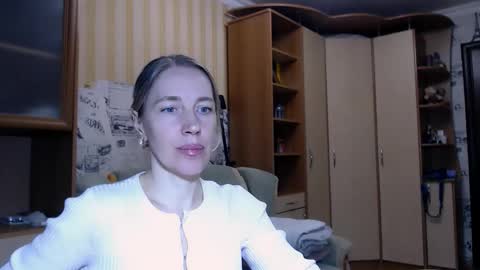 cute_lion_ online show from 04-01-26, 07:33