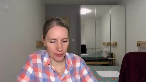 Snapshot of cute_lion_ chatting on 04-19-26, 06:10 cute_lion_ online show from 04-19-26, 06:10