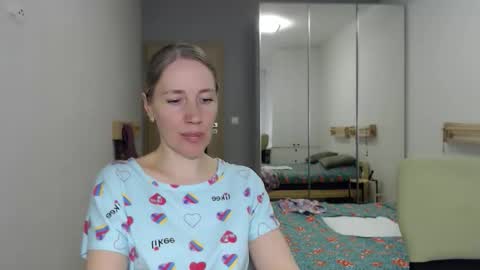 Snapshot of cute_lion_ chatting on 05-11-26, 05:21 cute_lion_ online show from 05-11-26, 05:21