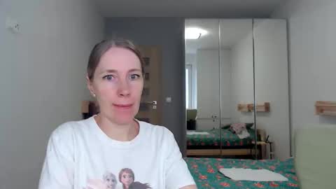 Snapshot of cute_lion_ chatting on 05-12-26, 01:52 cute_lion_ online show from 05-12-26, 01:52