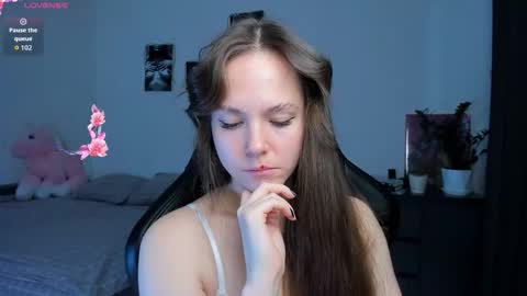 Snapshot of cute_little_ass chatting on 11-12-25, 07:31 Emily online show from 11-12-25, 07:31