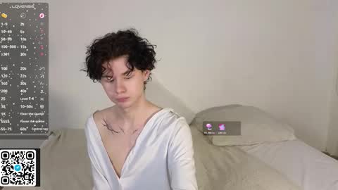 Snapshot of cute_mikex chatting on 02-12-26, 05:46 Mike online show from 02-12-26, 05:46