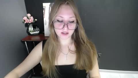 Veronica online show from 10-17-25, 08:06